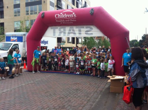 The start of the kiddie race. They are all lined up and ready to go! 